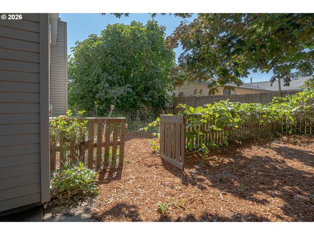 2063 Ne 9TH Pl, Hillsboro, OR 97124