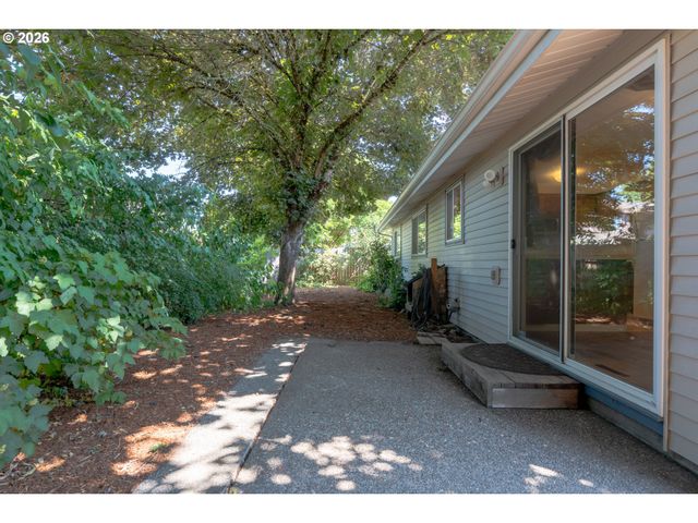 2063 Ne 9TH Pl, Hillsboro, OR 97124