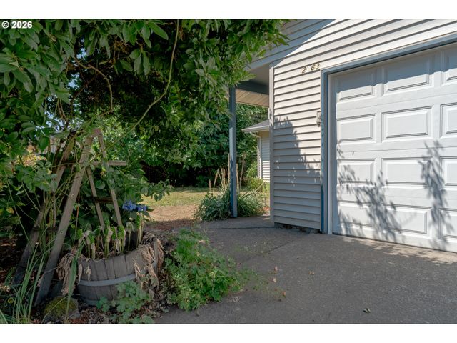 2063 Ne 9TH Pl, Hillsboro, OR 97124