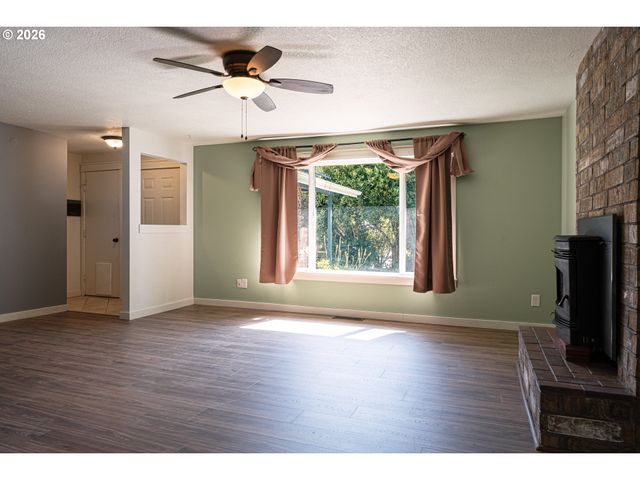 2063 Ne 9TH Pl, Hillsboro, OR 97124