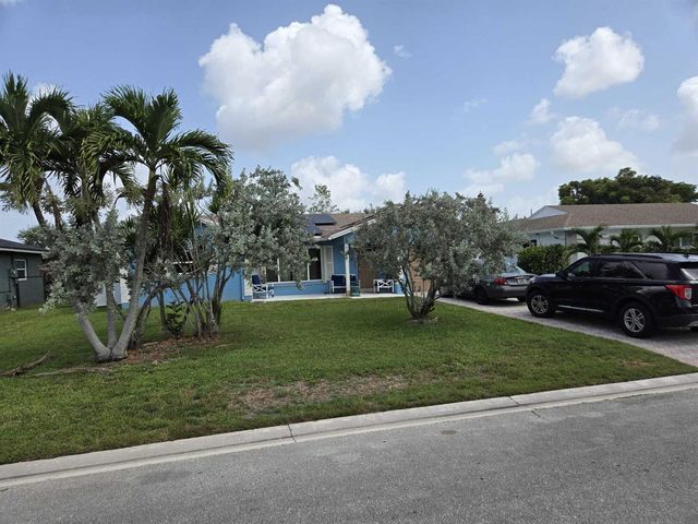 8111 NW 100th Terrace NW, Tamarac, FL 33321