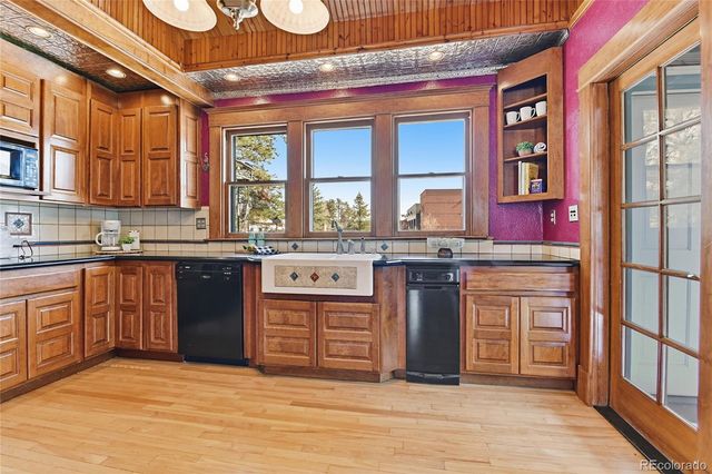 9490 Spruce Mountain Road, Larkspur, CO 80118