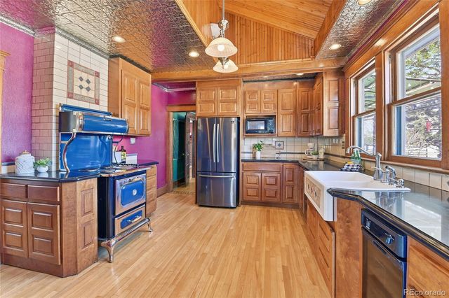 9490 Spruce Mountain Road, Larkspur, CO 80118