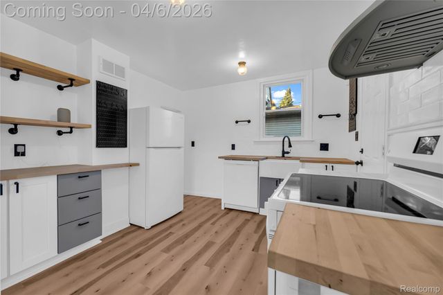 16816 Inverness Street, Detroit, MI 48221