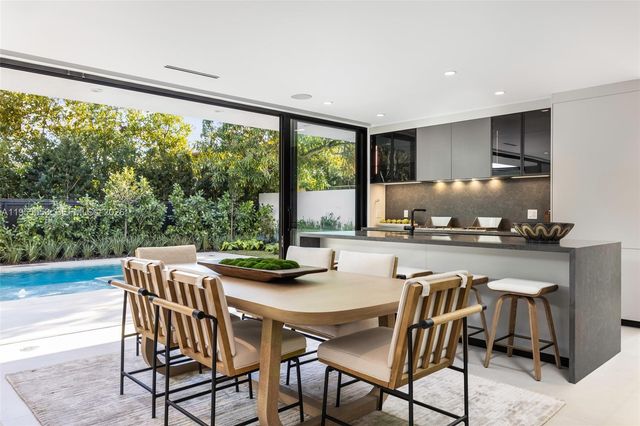 30 Samana Dr, Coconut Grove, FL 33133