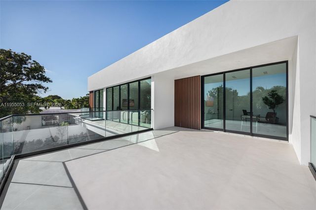 30 Samana Dr, Coconut Grove, FL 33133