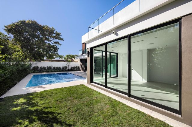 30 Samana Dr, Coconut Grove, FL 33133