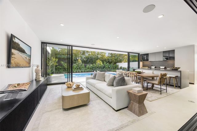 30 Samana Dr, Coconut Grove, FL 33133