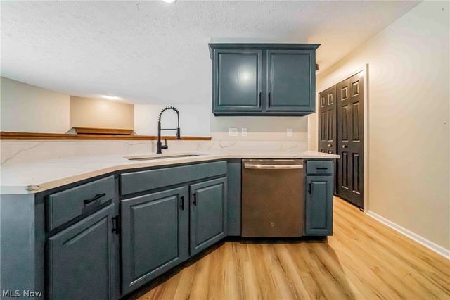 122 Haydens Arbor, Elyria, OH 44035
