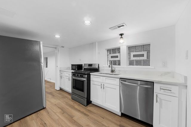 3414 N Damen Avenue BSMT, Chicago, IL 60618