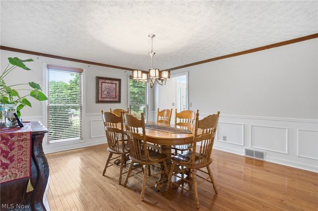 33541 Seneca Drive, Solon, OH 44139