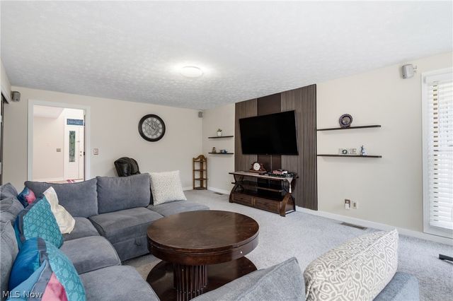 33541 Seneca Drive, Solon, OH 44139
