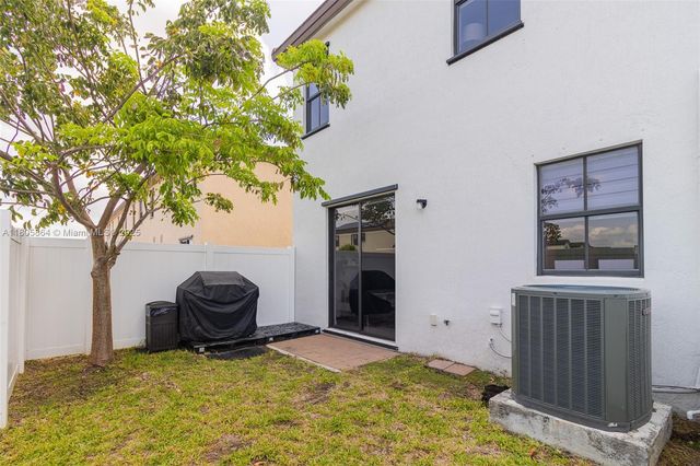 10966 W 33rd Way, Hialeah, FL 33018