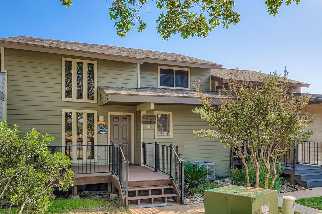 203 S Venture BLVD, Point Venture, TX 78645