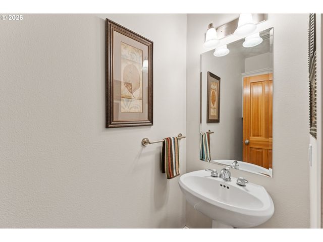 1444 Se LARCH Way, Gresham, OR 97080