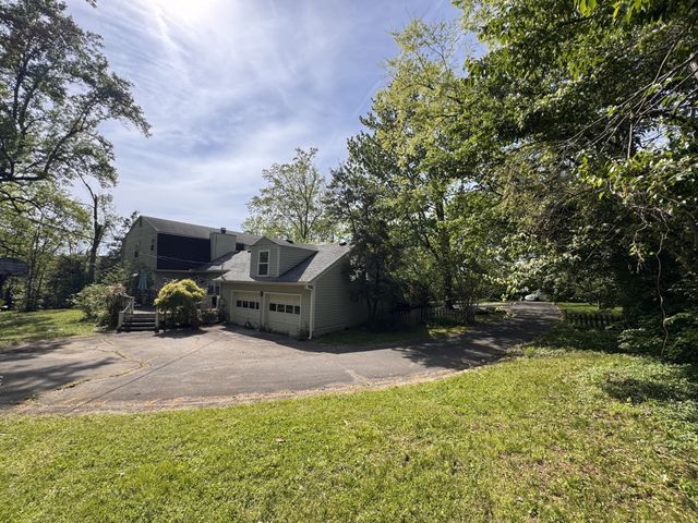 100 Bellevue Dr, W, Nashville, TN 37205