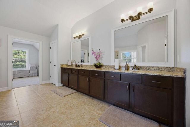 589 Warrenton Run Drive, Sugar Hill, GA 30518