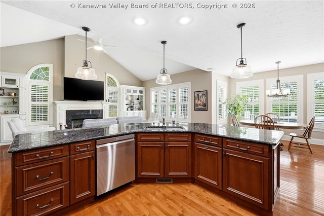 1024 Crestmont Road, Hurricane, WV 25526