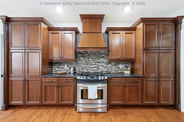 1024 Crestmont Road, Hurricane, WV 25526