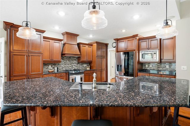 1024 Crestmont Road, Hurricane, WV 25526