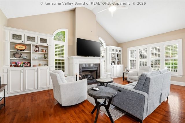 1024 Crestmont Road, Hurricane, WV 25526