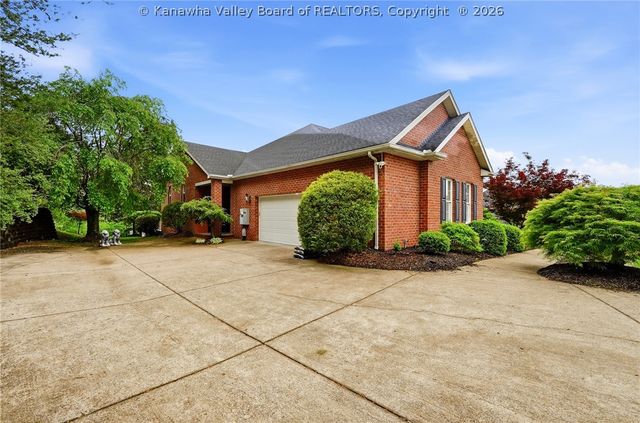 1024 Crestmont Road, Hurricane, WV 25526
