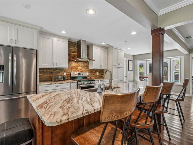 5 Corsica Court, Hanahan, SC 29410