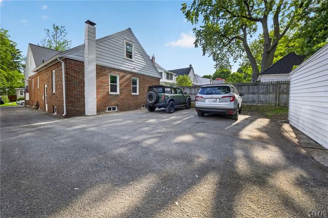 148 Winthrop Rd, Syracuse, NY 13206