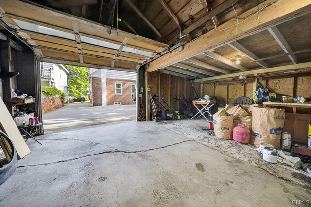 148 Winthrop Rd, Syracuse, NY 13206