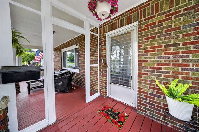 148 Winthrop Rd, Syracuse, NY 13206