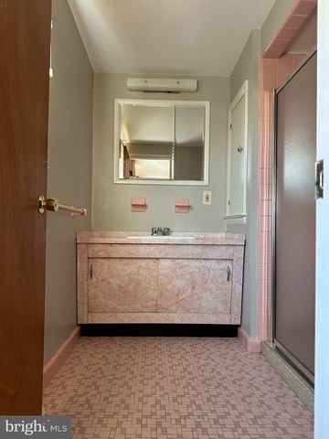 817 RENNARD CIR, Philadelphia, PA 19116