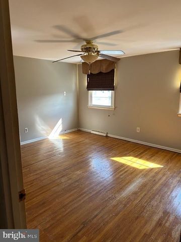 817 RENNARD CIR, Philadelphia, PA 19116