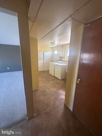 817 RENNARD CIR, Philadelphia, PA 19116