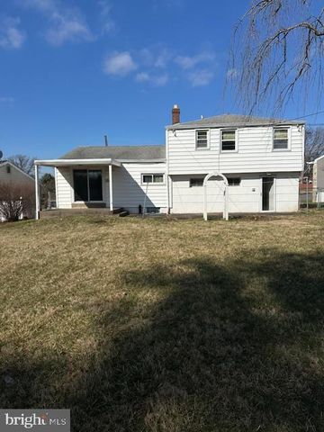 817 RENNARD CIR, Philadelphia, PA 19116