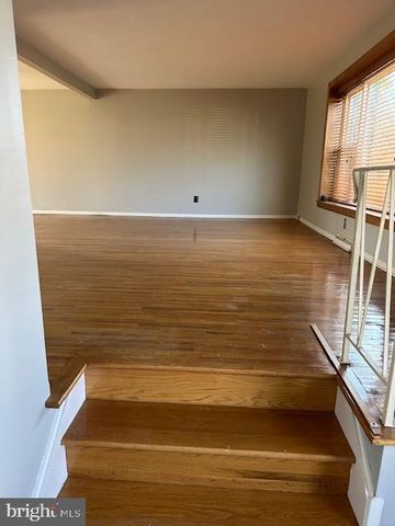 817 RENNARD CIR, Philadelphia, PA 19116