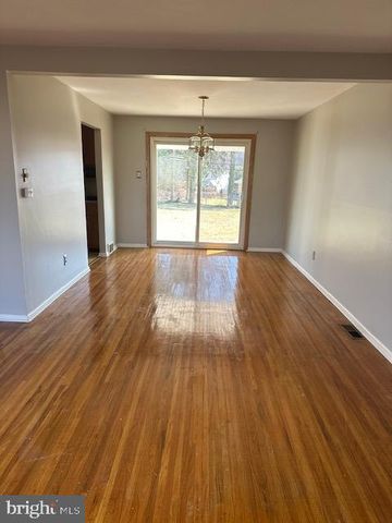 817 RENNARD CIR, Philadelphia, PA 19116