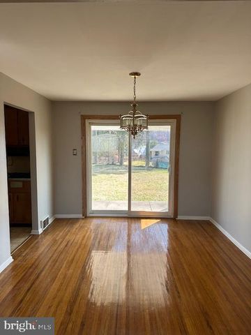 817 RENNARD CIR, Philadelphia, PA 19116