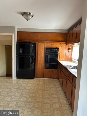 817 RENNARD CIR, Philadelphia, PA 19116