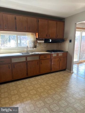 817 RENNARD CIR, Philadelphia, PA 19116