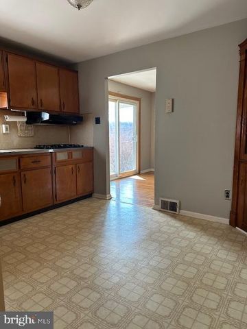 817 RENNARD CIR, Philadelphia, PA 19116