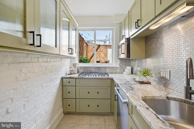2129 NEWPORT PL NW, Washington, DC 20037