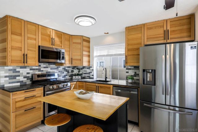 1772 Promenade Cir, Vista, CA 92083