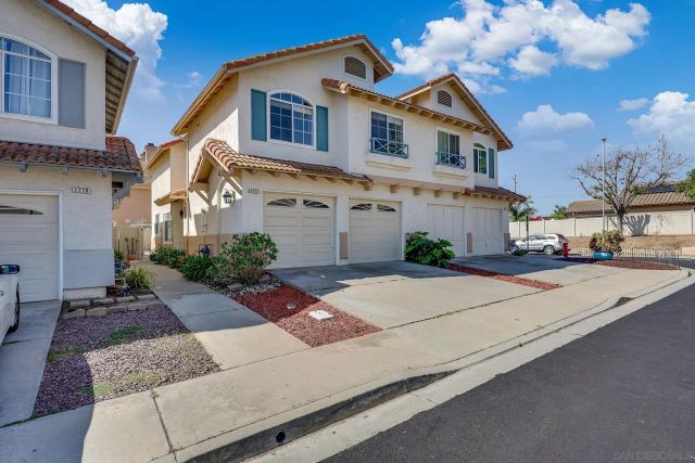 1772 Promenade Cir, Vista, CA 92083