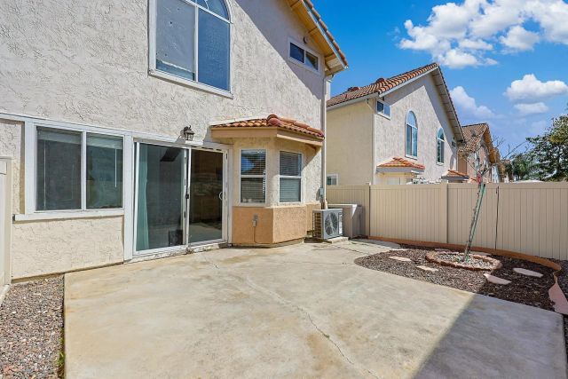 1772 Promenade Cir, Vista, CA 92083