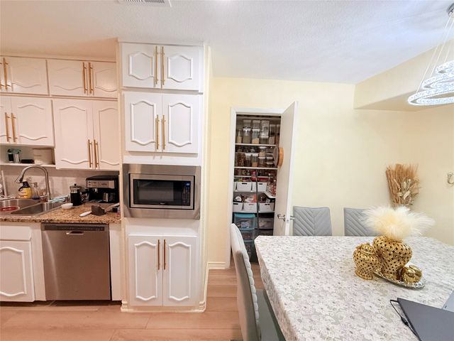 2910 Sun Valley Street, Irving, TX 75062