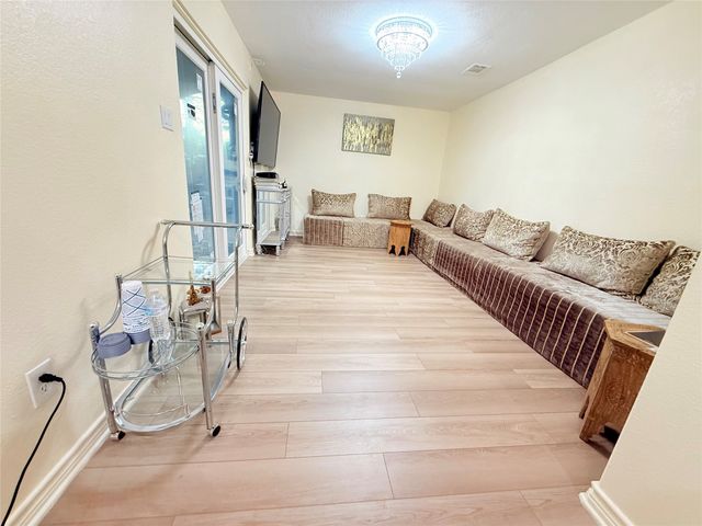 2910 Sun Valley Street, Irving, TX 75062