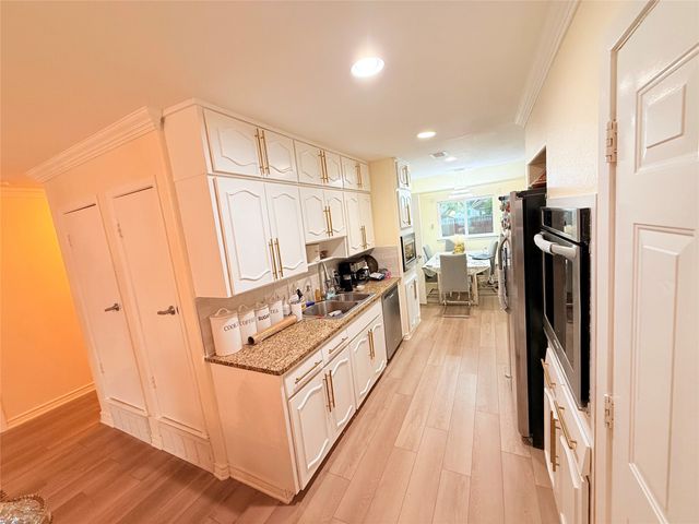 2910 Sun Valley Street, Irving, TX 75062