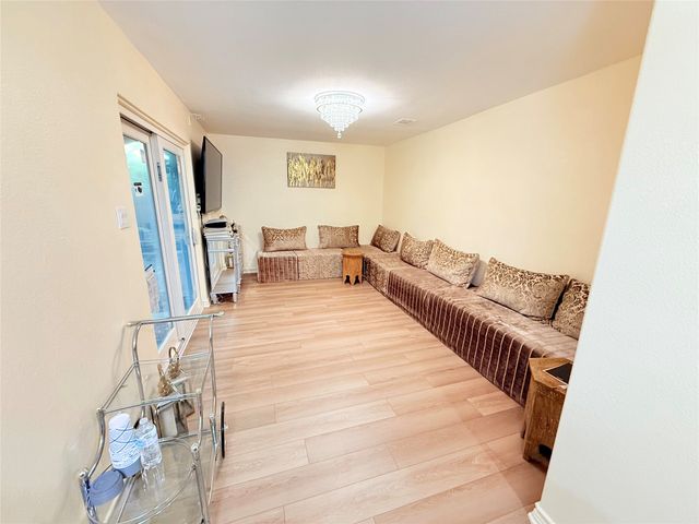 2910 Sun Valley Street, Irving, TX 75062