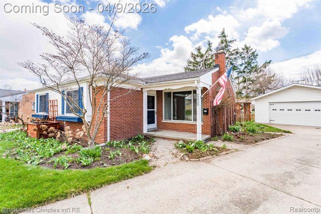 4211 Yorba Linda Boulevard, Royal Oak, MI 48073