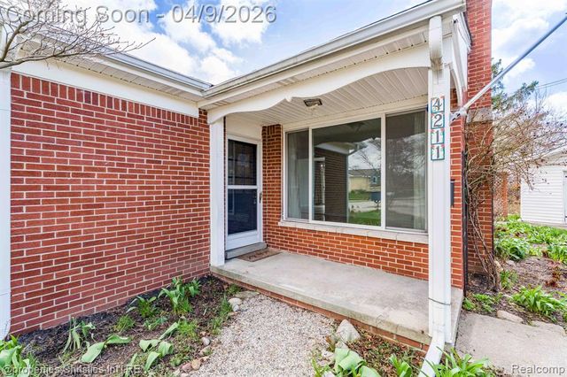 4211 Yorba Linda Boulevard, Royal Oak, MI 48073